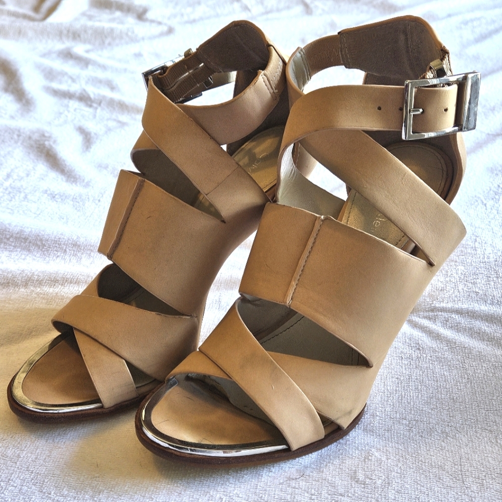 Calvin Klein Valerie Cow Roma Stilettos Heels Size 7.5 Caramel Nude